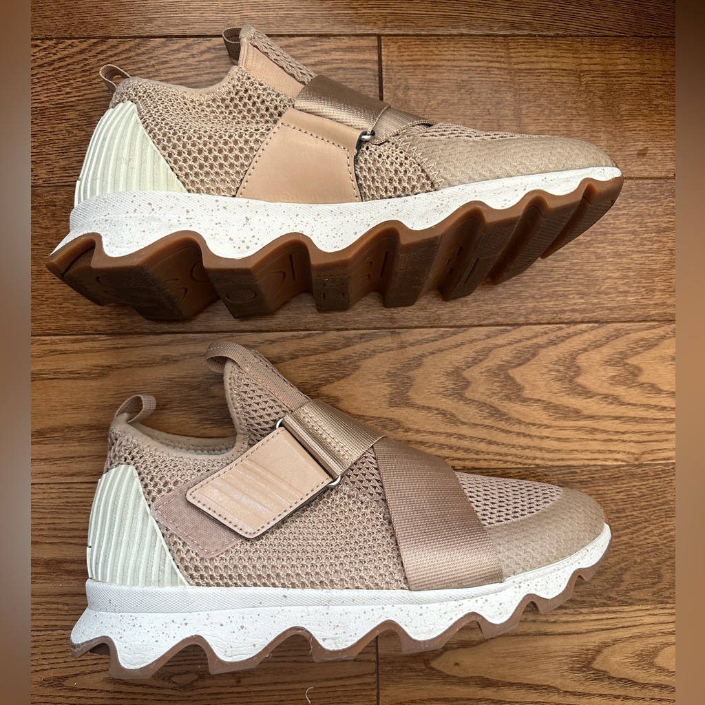 Sorel Beige/Tan Kinetic Sneakers Running Shoes Women’s Size 7.5